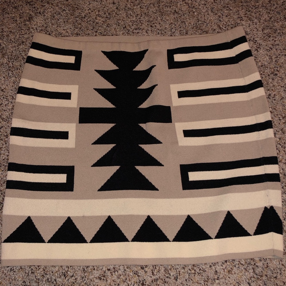 Cute stretchy Aztec print mini skirt